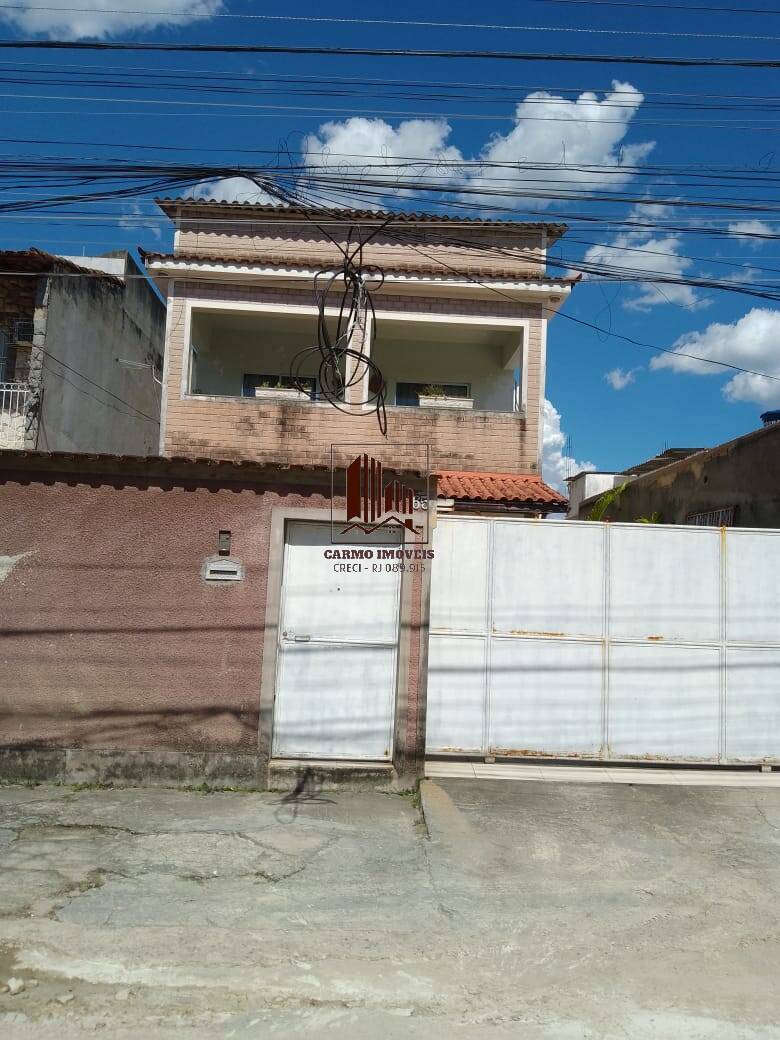 Casa à venda com 4 quartos, 200m² - Foto 1